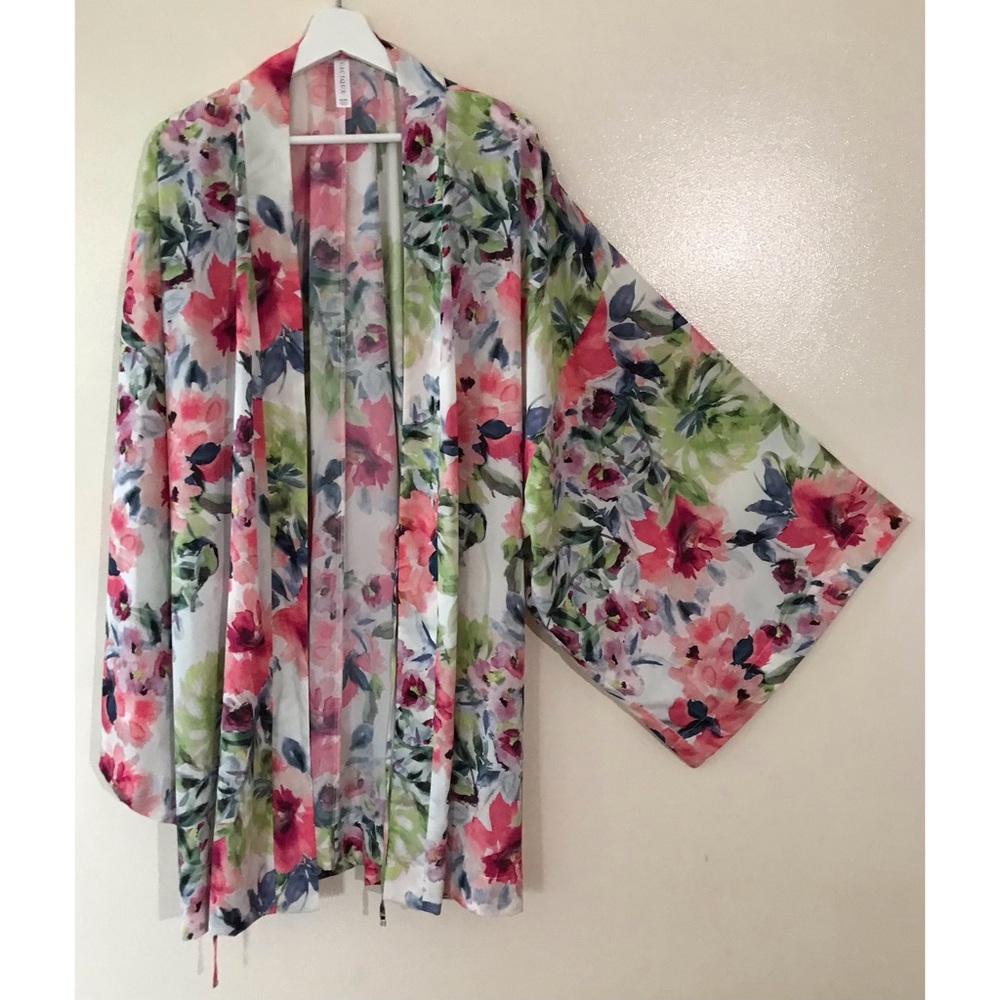 Cacique • 22/24 • Floral Kimono Short Robe